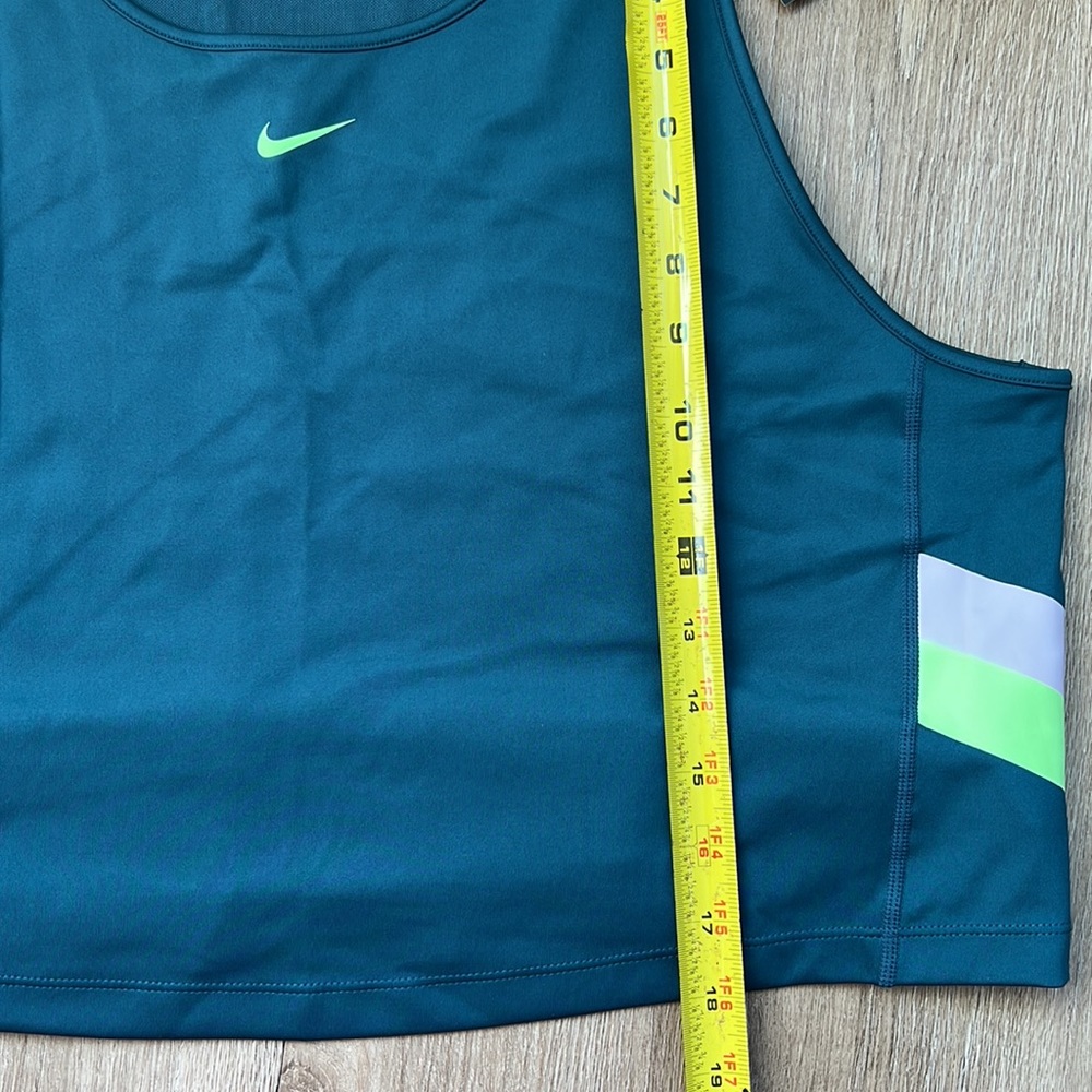 NWT Nike Dry Tight Fit Women’s Green Athletic Sports Bra Crop Top Size 2X - Picture 16 of 16